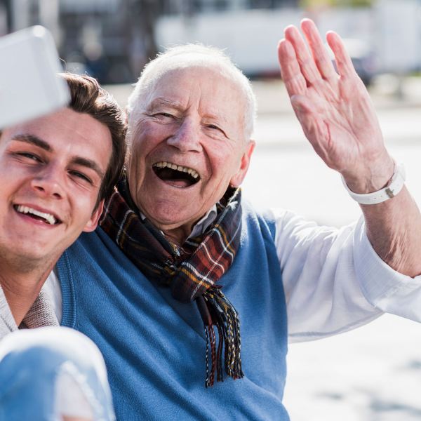 img-erp-org-happy-senior-man-grandson-taking-selfie-726799393-600x600
