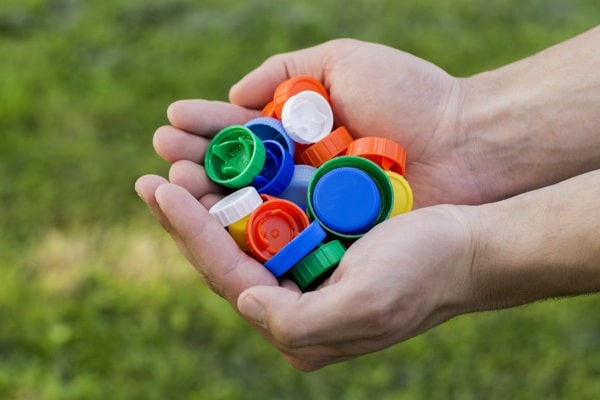 recycled-plastic-bottle-caps_3067-124