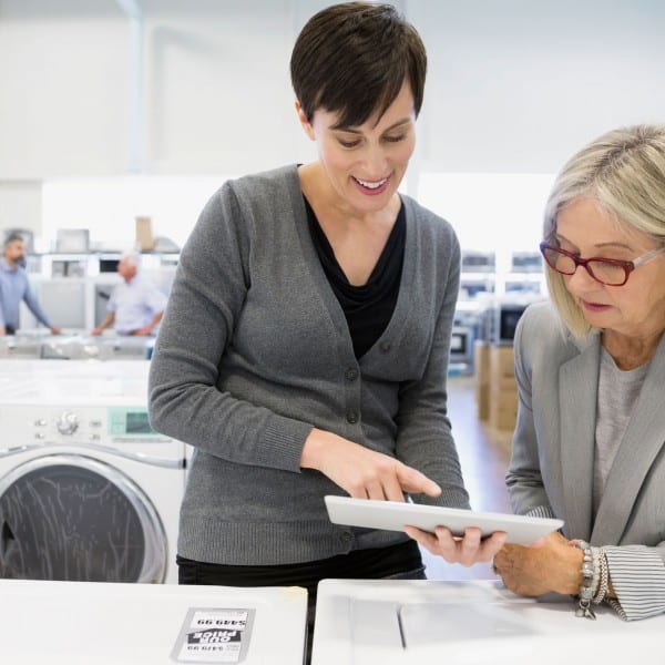img-erp-org-woman-with-tablet-helping-woman-in-store-664658269-600x600